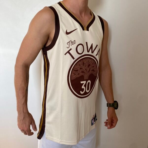 Camiseta Regata NBA Golden State Warriors Curry 30 City Edition Bege 2025/26 Nike - Imagem 5