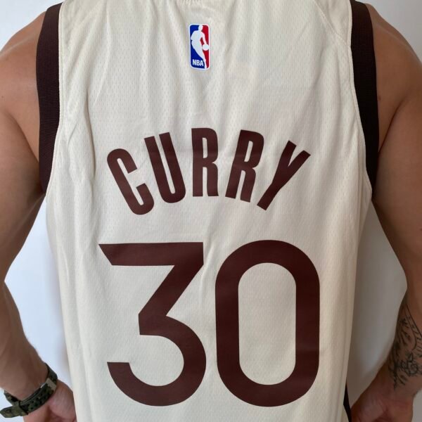 Camiseta Regata NBA Golden State Warriors Curry 30 City Edition Bege 2025/26 Nike - Imagem 9
