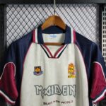 Camisa Retrô West Ham United 1999/2001 Iron Maiden - Imagem 3
