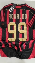 Camisa Retrô Milan Home 2006/2007 Ronaldo 99 Adidas Preta Vermelha Dourada - Imagem 4