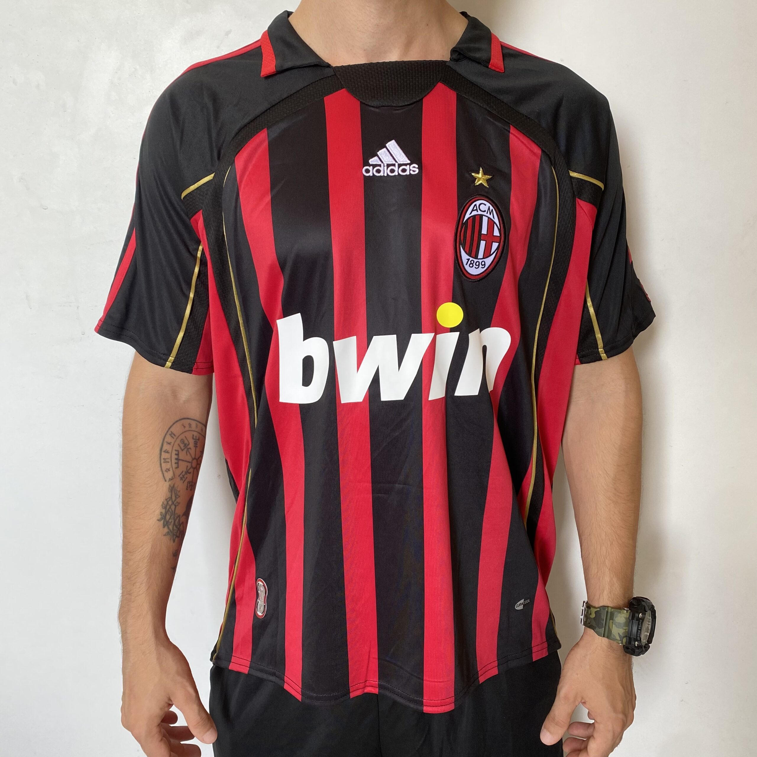 Camisa Retrô Milan Home 2006/2007 Ronaldo 99 Adidas Preta Vermelha Dourada