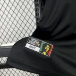 Camisa Jamaica DNA Copa do Mundo 2026 Bob Marley Torcedor Preta Adidas - Imagem 4