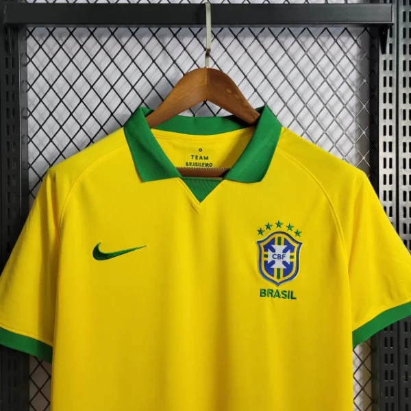 Camisa Retrô Clássica Seleção Brasileira Home - Brasil Amarelo – 2019 Nike - Imagem 2