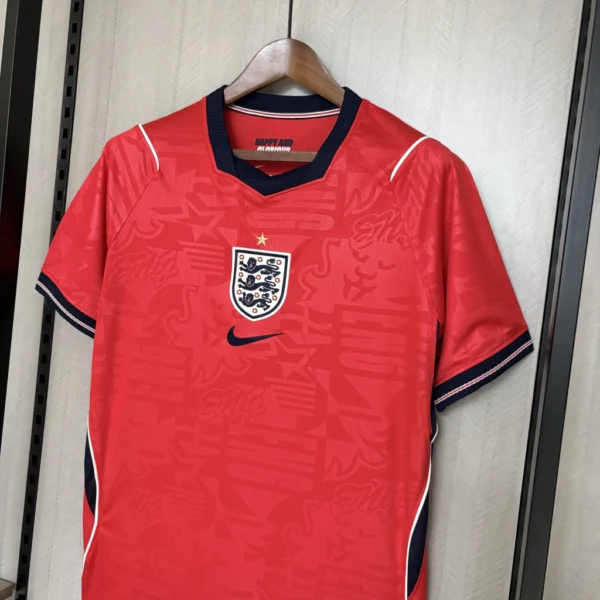Camisa Seleção Inglaterra Away Versão Torcedor Copa Do Mundo 2026 Vermelha Nike - Imagem 4