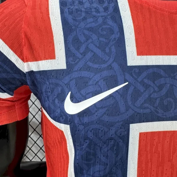 Camisa Seleção Noruega Home Versão Jogador Copa Do Mundo 2026 Vermelha Nike - Imagem 4