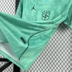 Camisa Brasil Seleção Brasileira Goleiro Torcedor Copa do Mundo 2026 Jordan Verde Nike - Imagem 2