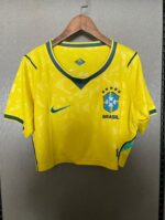 Cropped Brasil Home Amarela Com Manga Feminina Copa do Mundo 2026 Nike - Imagem 2
