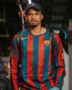 Camisa Retrô Barcelona Home 2005/2006 - Ronaldinho 10 - Manga Longa - Nike - Azul Grená - Imagem 17