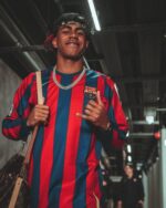 Camisa Retrô Barcelona Home 2005/2006 - Ronaldinho 10 - Manga Longa - Nike - Azul Grená - Imagem 14