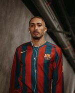 Camisa Retrô Barcelona Home 2005/2006 - Ronaldinho 10 - Manga Longa - Nike - Azul Grená - Imagem 12