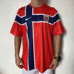 Camisa Seleção Noruega Home Versão Torcedor Copa Do Mundo 2026 Vermelha Nike - Imagem 9