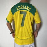 Camisa Retrô Clássica Seleção Brasileira Brasil – Nike – Adriano 7 – Amarela – 2004 – Total 90 - Imagem 6