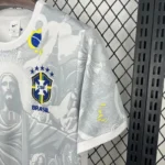 Camisa Brasil Seleção Brasileira Concept Cristo Redentor Versão Torcedor Masculina Branca 2026 Nike - Imagem 2