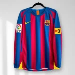 Camisa Retrô Barcelona Home 2005/2006 - Ronaldinho 10 - Manga Longa - Nike - Azul Grená
