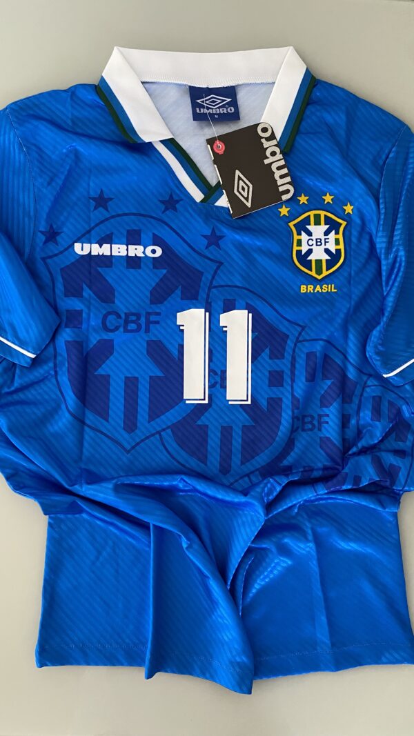 Camisa Retrô Clássica Seleção Brasileira Brasil – Veludo - Umbro – Azul – 1994 - Romário 11 - Imagem 13