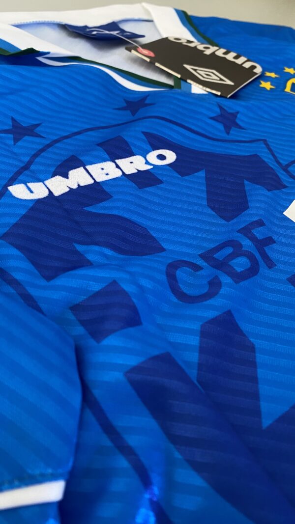 Camisa Retrô Clássica Seleção Brasileira Brasil – Veludo - Umbro – Azul – 1994 - Romário 11 - Imagem 15