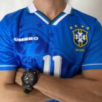 Camisa Retrô Clássica Seleção Brasileira Brasil – Veludo - Umbro – Azul – 1994 - Romário 11 - Imagem 3