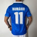 Camisa Retrô Clássica Seleção Brasileira Brasil – Veludo - Umbro – Azul – 1994 - Romário 11 - Imagem 10
