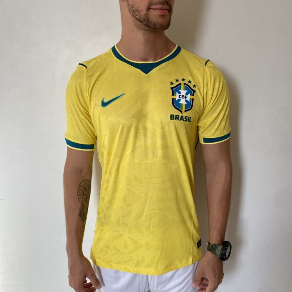 Camisa Brasil Seleção Brasileira Home Jogador Copa do Mundo 2026 Amarela Nike - Imagem 2