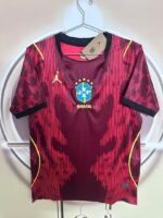 Camisa Brasil Seleção Brasileira Brasil Concept Torcedor Versão Vermelha Jordan 2026 - Imagem 9