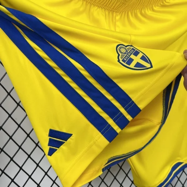 Calção Seleção Suécia Amarelo Copa do Mundo 2026 Adidas - Imagem 2