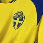 Camisa Seleção Suécia Home Versão Torcedor Copa Do Mundo 2026 Amarela Adidas - Imagem 5