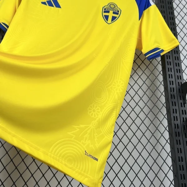 Camisa Seleção Suécia Home Versão Torcedor Copa Do Mundo 2026 Amarela Adidas - Imagem 2