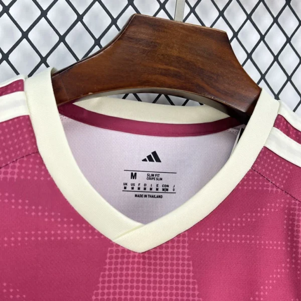 Camisa Real Madrid Thrid Versão Torcedor 2026/27 Rosa Adidas - Imagem 5