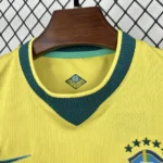 Kit Conjunto Infantil Crianças Camisa e Calção Brasil Retrô Home Infantil Copa do Mundo 2026 Nike - Imagem 3