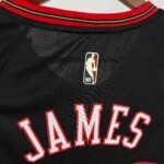 Camiseta Regata Basquete NBA Philadelphia 76ers Sixers - LeBron James 23 - Classic Edition Preta 2026/27 Nike - Imagem 17
