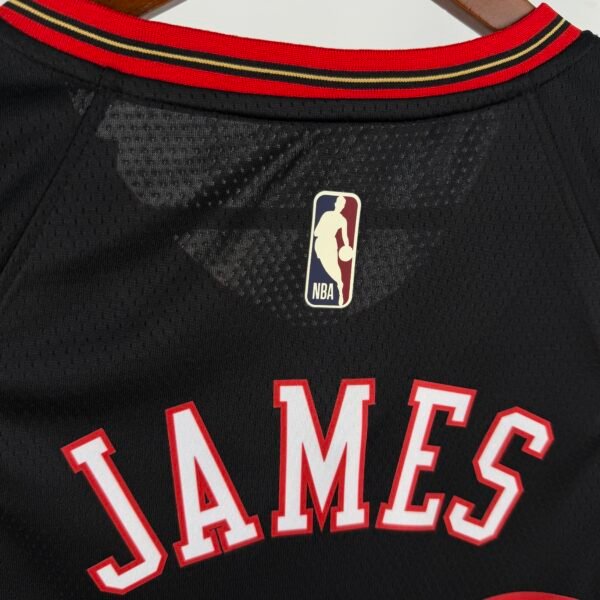 Camiseta Regata Basquete NBA Philadelphia 76ers Sixers - LeBron James 23 - Classic Edition Preta 2026/27 Nike - Imagem 17
