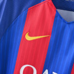 Camisa Retrô Barcelona Home Neymar Jr. 11, Messi 10, Suárez 9 - 2016/2017 Nike - Imagem 3