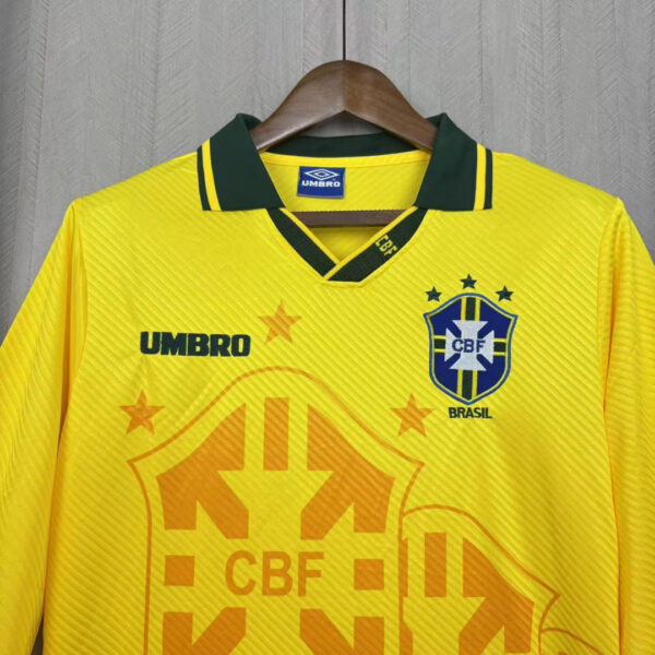 Camisa Retrô Clássica Seleção Brasileira Brasil – Bordada – Manga Longa – Umbro – Amarela – 1994 - Imagem 4
