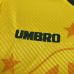 Camisa Retrô Clássica Seleção Brasileira Brasil – Bordada – Manga Longa – Umbro – Amarela – 1994 - Imagem 5