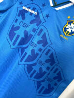 Camisa Retrô Clássica Seleção Brasileira Brasil – Veludo – Manga Longa – Umbro – Azul – 1994 - Imagem 2