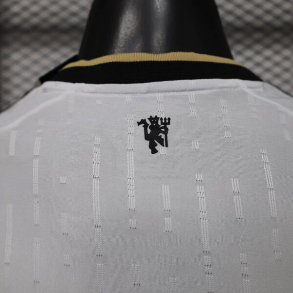 Camisa Manchester United Third Versão Jogador 2026/27 Branca Adidas - Imagem 10