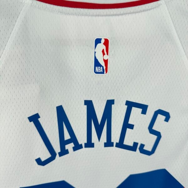 Camiseta Regata NBA Philadelphia 76ers - LeBron James 23 - Association Branca 2026/27 Nike - Imagem 18