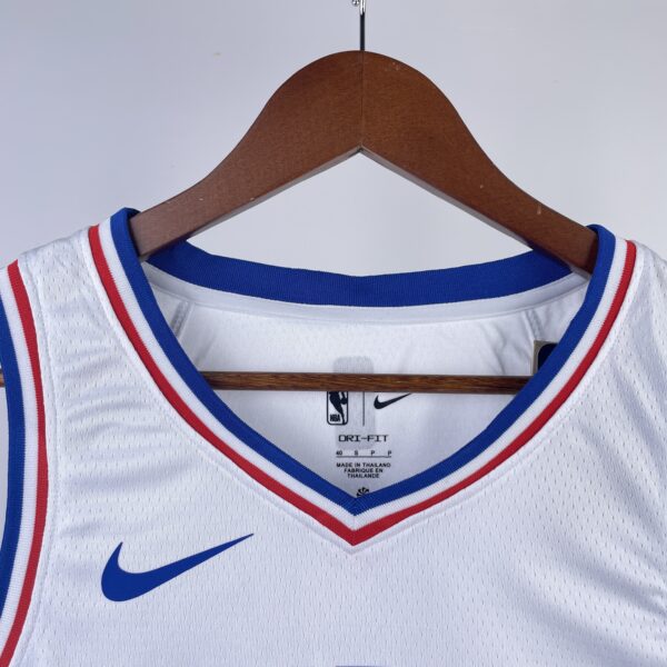 Camiseta Regata NBA Philadelphia 76ers - LeBron James 23 - Association Branca 2026/27 Nike - Imagem 4