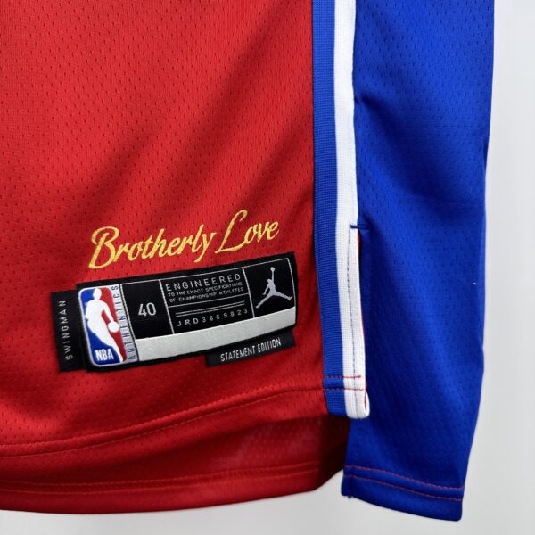Camiseta Regata NBA Philadelphia 76ers - LeBron James 23 - Statement Vermelha 2026/27 Jordan - Imagem 9