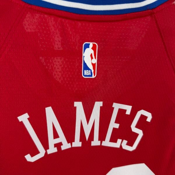 Camiseta Regata NBA Philadelphia 76ers - LeBron James 23 - Statement Vermelha 2026/27 Jordan - Imagem 9