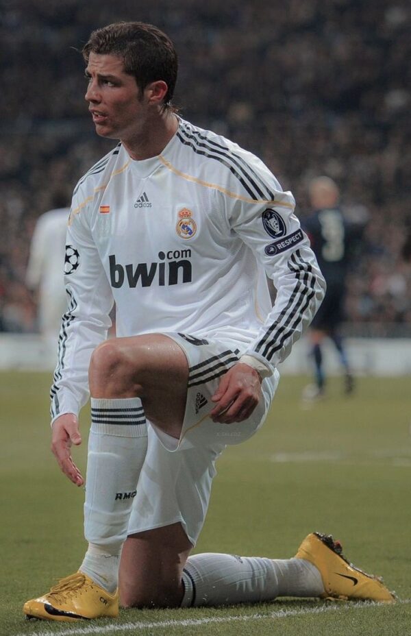 Camisa Retrô Real Madrid Home Ronaldo 7 - CR7 - 2009/2010 Adidas Branca - Imagem 9