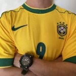 Camisa Retrô Clássica Seleção Brasileira Brasil – Versão Home Ronaldo 9 – Nike Masculina – Amarela – 1998 - Imagem 6