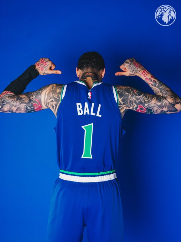Camiseta Regata NBA Minnesota Timberwolves 11 Naz Reid Icon Edition Swingman 2026/27 Nike - Imagem 13