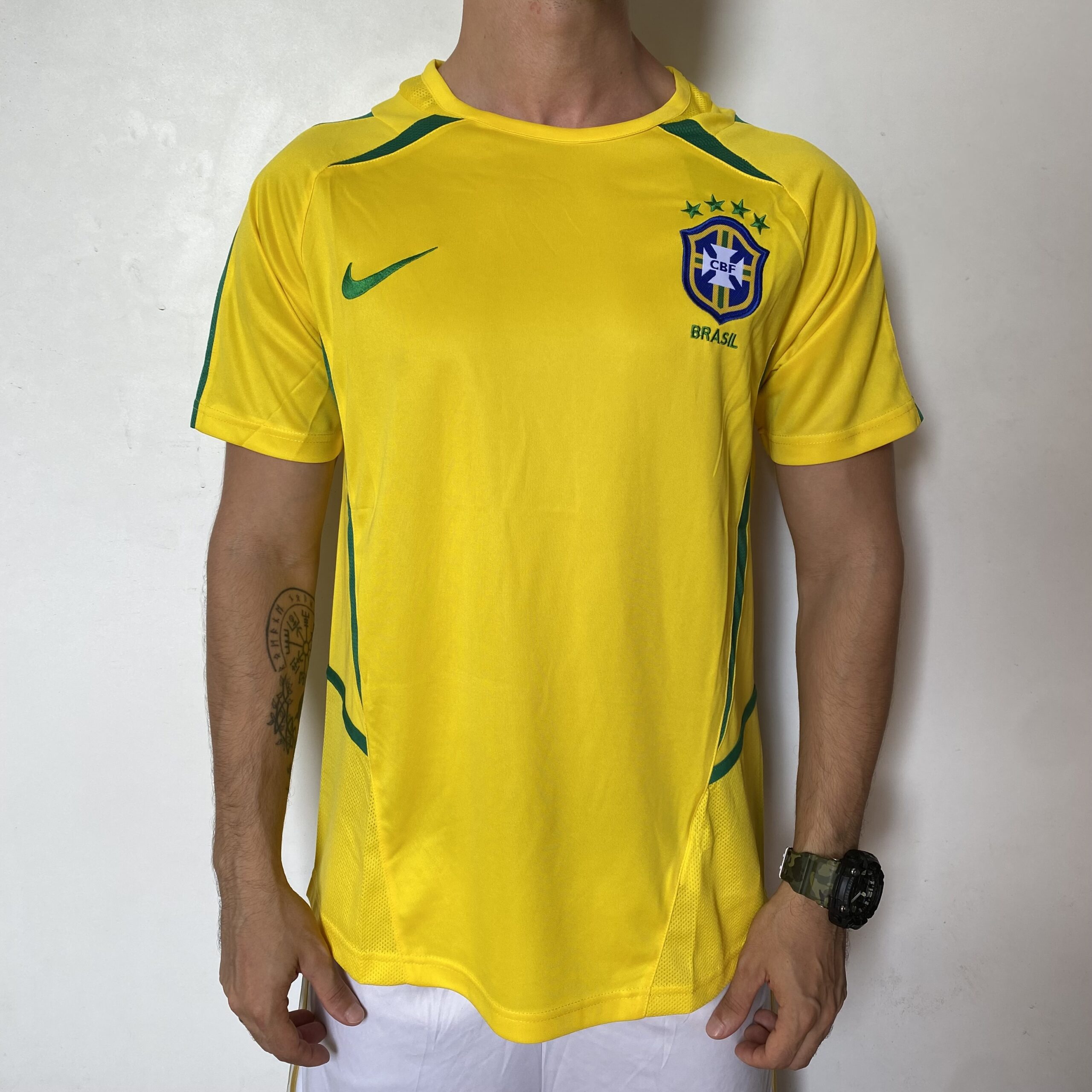 Camisa Retrô Clássica Seleção Brasileira Brasil – Nike Masculina – Versão Torcedor Amarela – 2002