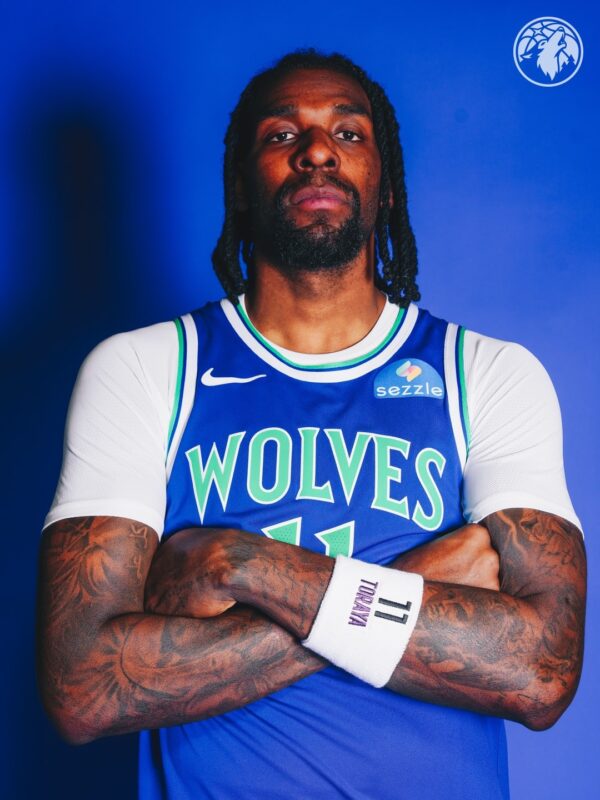 Camiseta Regata NBA Minnesota Timberwolves 11 Naz Reid Icon Edition Swingman 2026/27 Nike - Imagem 6