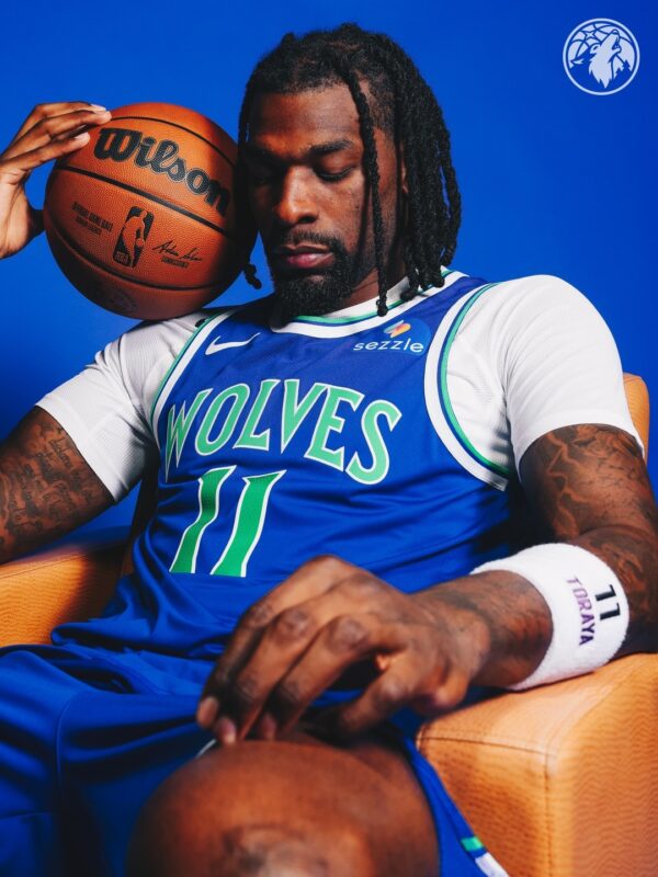 Camiseta Regata NBA Minnesota Timberwolves 11 Naz Reid Icon Edition Swingman 2026/27 Nike - Imagem 5