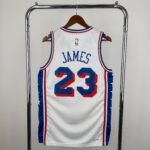 Camiseta Regata NBA Philadelphia 76ers - LeBron James 23 - Association Branca 2026/27 Nike - Imagem 16