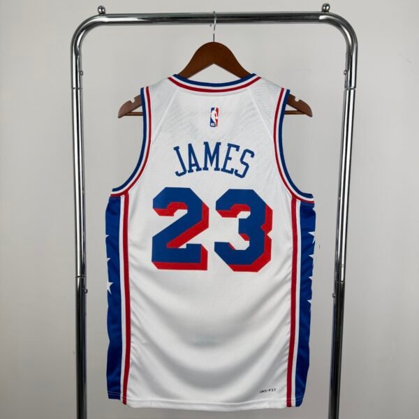 Camiseta Regata NBA Philadelphia 76ers - LeBron James 23 - Association Branca 2026/27 Nike - Imagem 16