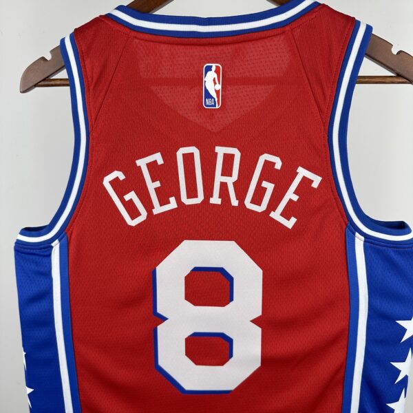 Camiseta Regata NBA Philadelphia 76ers - LeBron James 23 - Statement Vermelha 2026/27 Jordan - Imagem 11