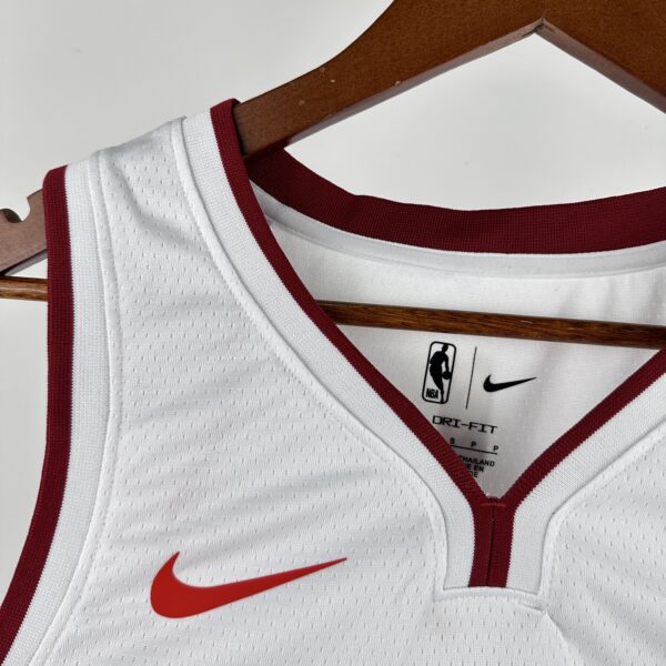 Camiseta Regata NBA Miami Heat 7 Giannis Antetokounmpo Association Edition Swingman 2026/27 Nike - Imagem 4
